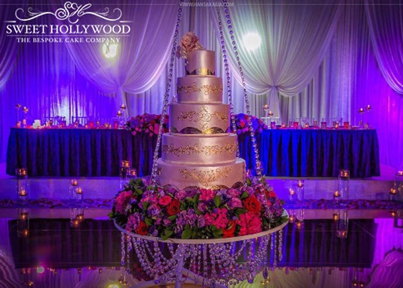 suspended-wedding-cake