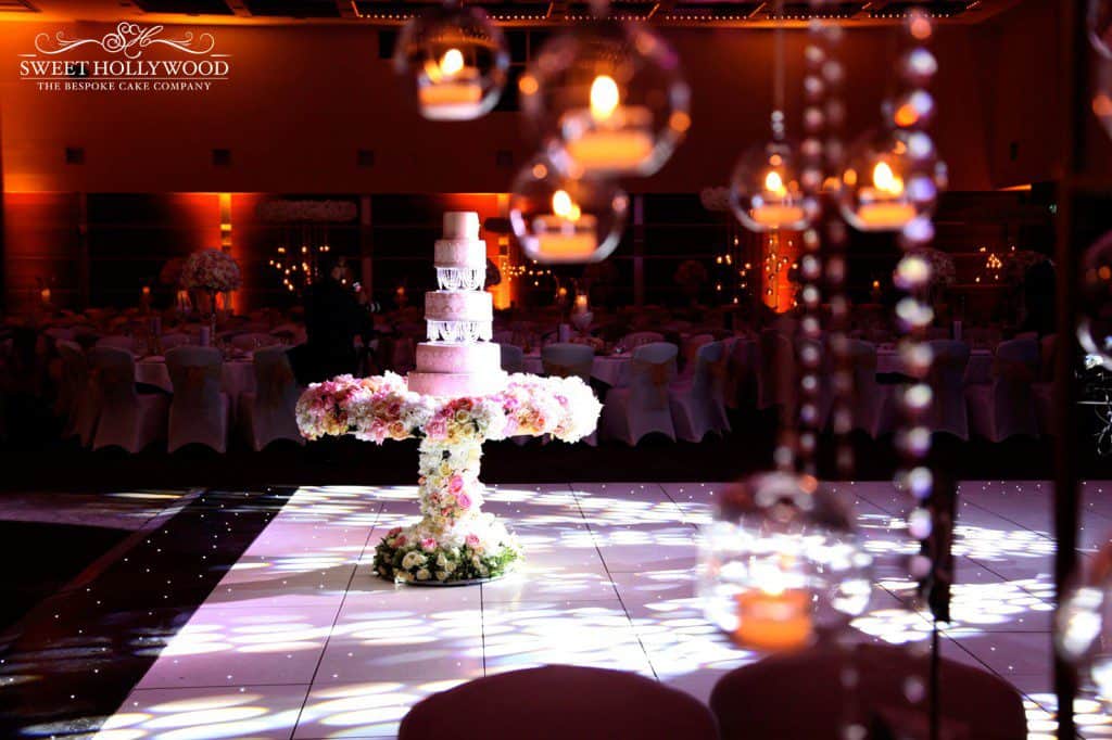 damask & Pearls Wedding Cake