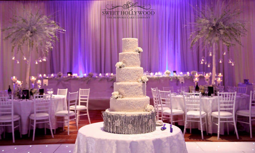 winter-themed-wedding-cake